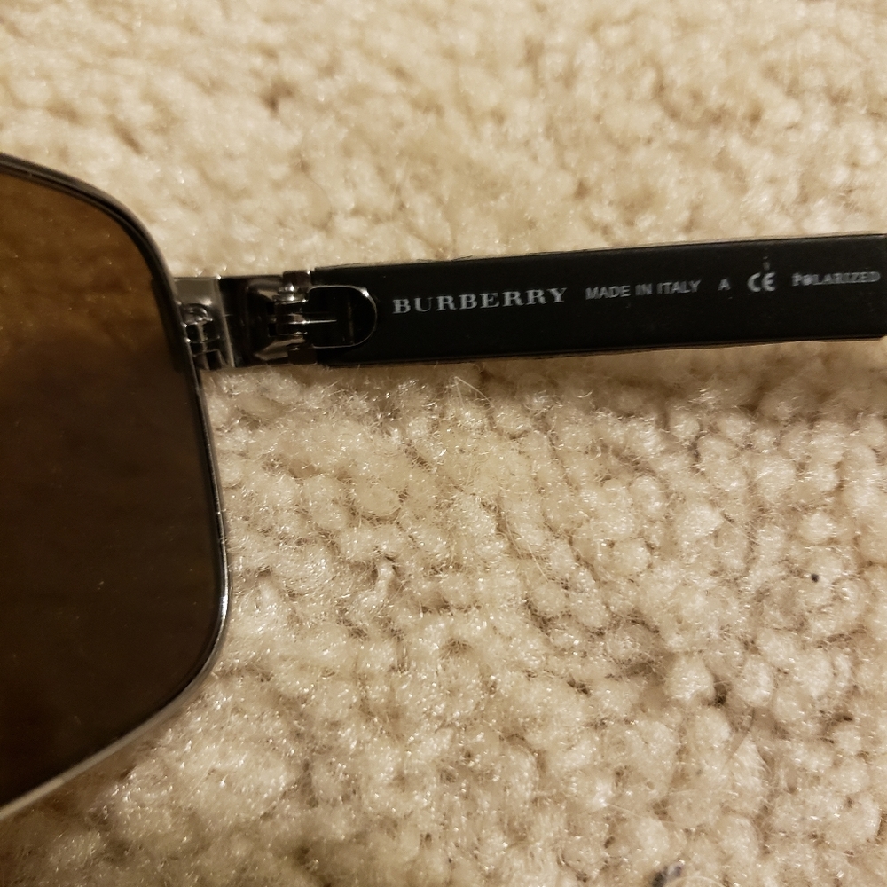 Burberry sunglasses - Picture 3 of 3